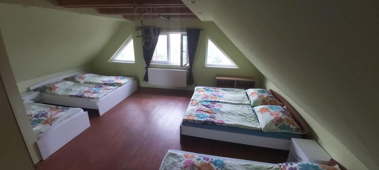 Chata U Rybnika Msecke Zehrovice 外观 照片